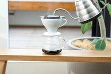 Lade das Bild in den Galerie-Viewer, Hario W60 Hand-Kaffeefilter 02 Keramik weiß